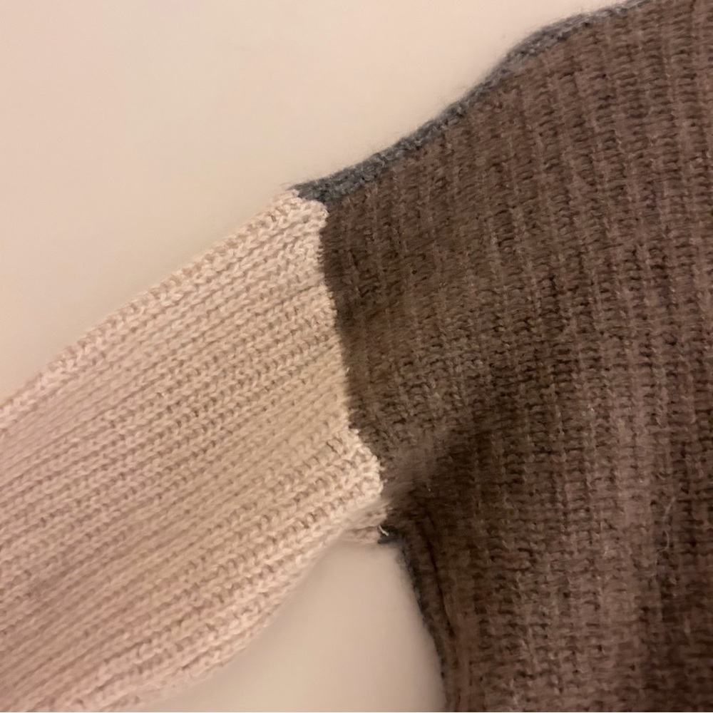 Lord + Taylor Grey Colour Block 100% Cashmere Crop Turtleneck Sweater Size XS - Picture 6 of 13
